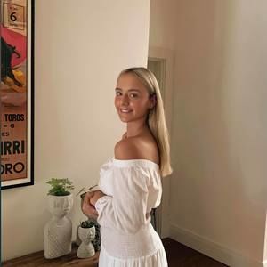 Meet your Posher, Mia